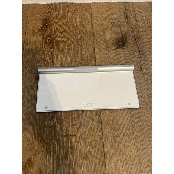 Apple A1314 Wireless Keyboard White Keys Aluminum Metal Base 11" - Picture 2 of 3